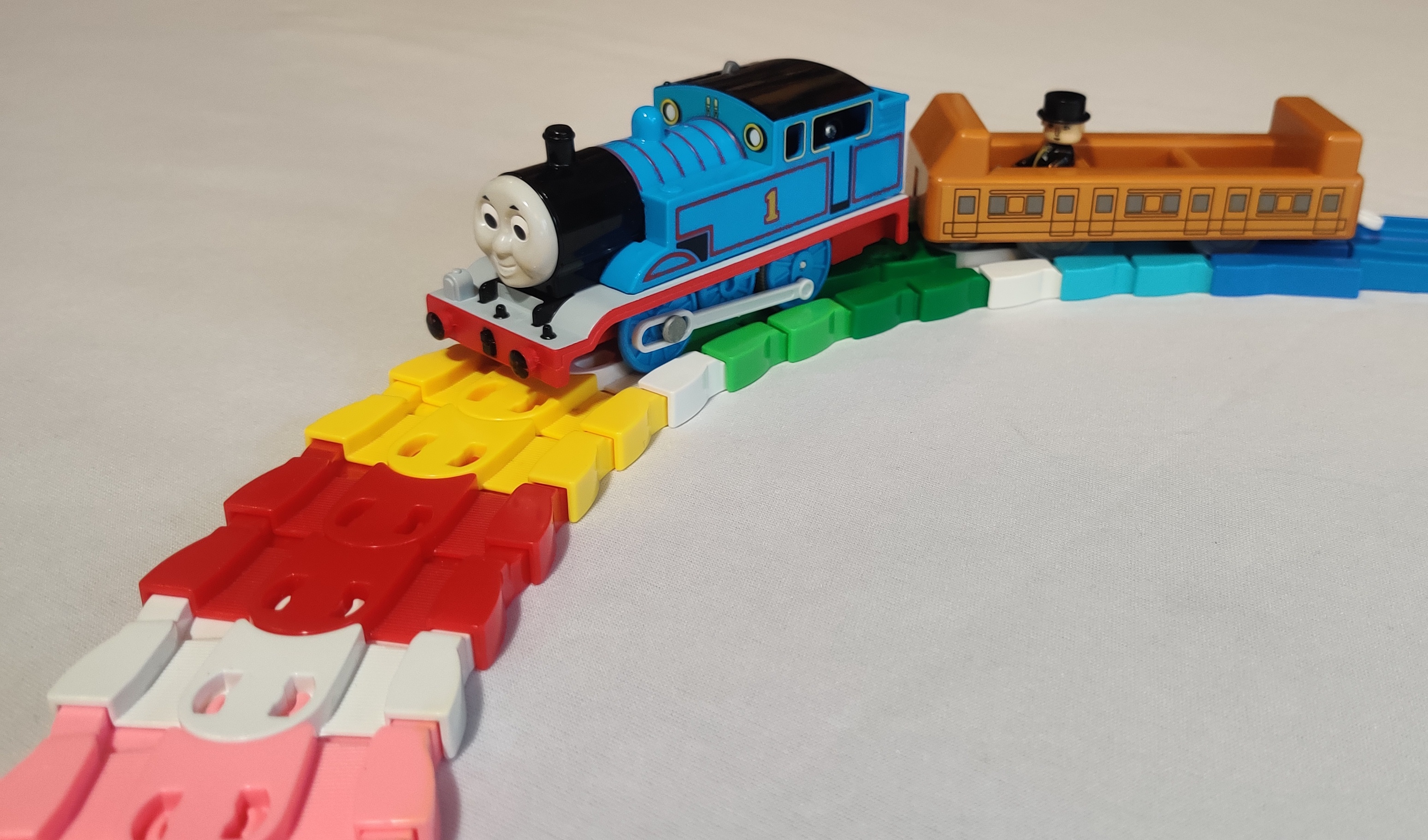 Plarail Thomas the Tank Engine Colorful Turn Rail Set